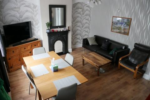 3 bedroom semi-detached house for sale, Grovesnor Road, Romford, RM7