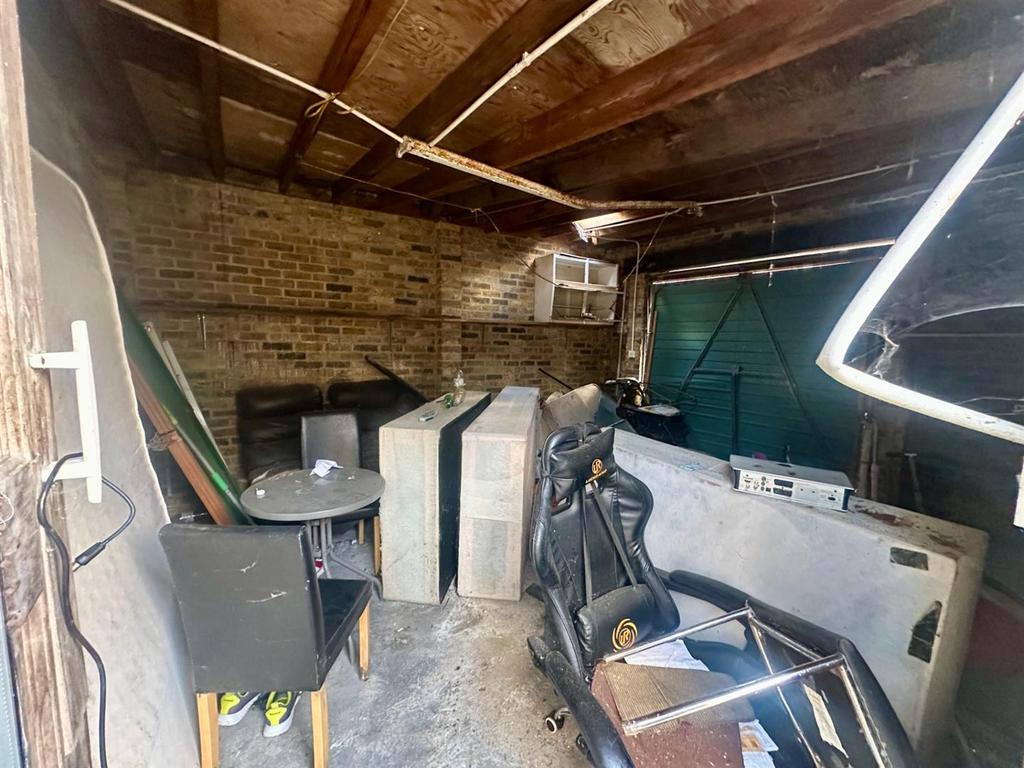 Garage..jpg