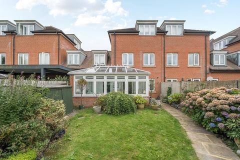 6 Anzio Gardens, Caterham, CR3 5GE