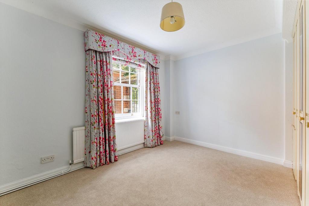 97268 161-The-Close-Salisbury (24).jpg