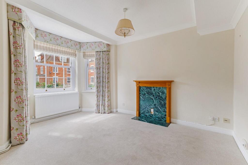 97268 161-The-Close-Salisbury (12).jpg