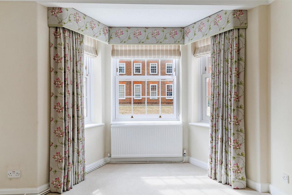 97268 161-The-Close-Salisbury (23).jpg