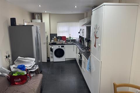 5 bedroom terraced house to rent, Metchley Drive, Birmingham B17