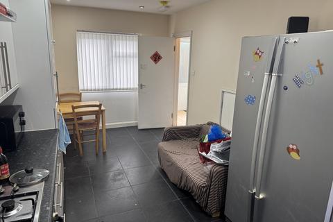 5 bedroom terraced house to rent, Metchley Drive, Birmingham B17