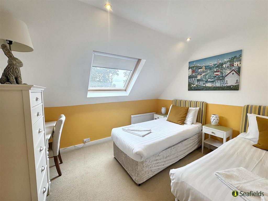 1 of 5 Bedrooms