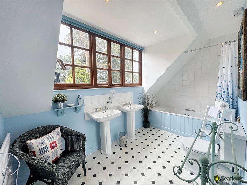 1 of 3 Bathrooms