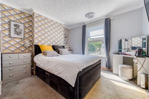 5 bedroom terraced house for sale, Avondale Road, Gorleston