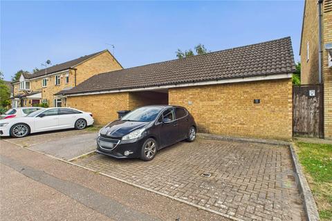 8 Brambleside Court, Kettering, NN16 9BY