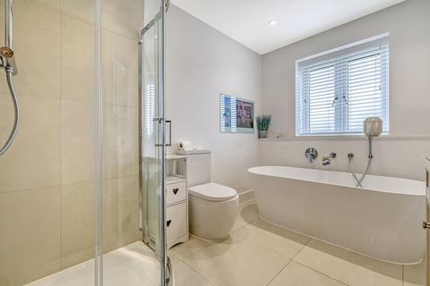 1 Aldria Road, Stanford-le-hope, SS17 8DW
