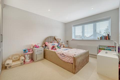1 Aldria Road, Stanford-le-hope, SS17 8DW