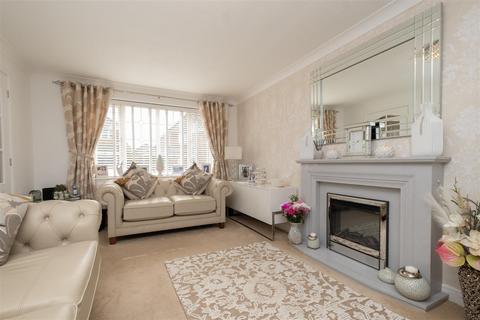 3 bedroom detached house for sale, Petrel Close, Herne Bay