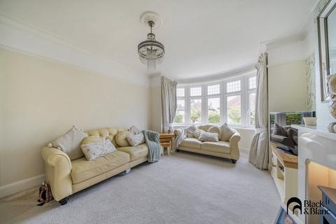 120 Hawes Lane, West Wickham, BR4 9AA