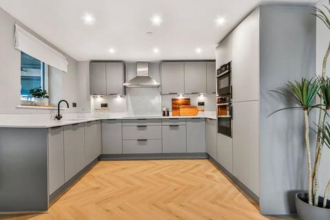 2 bedroom apartment to rent, Madeira Road, Bournemouth, Dorset, BH1