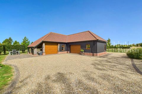 4 bedroom detached house for sale, The Street, Horham