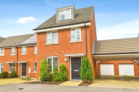 19 Hayes Drive, Three Mile Cross, Reading, RG7 1GB