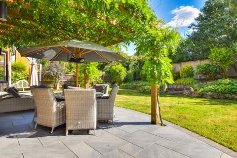 4 bedroom detached house for sale, South View, Great Dunmow