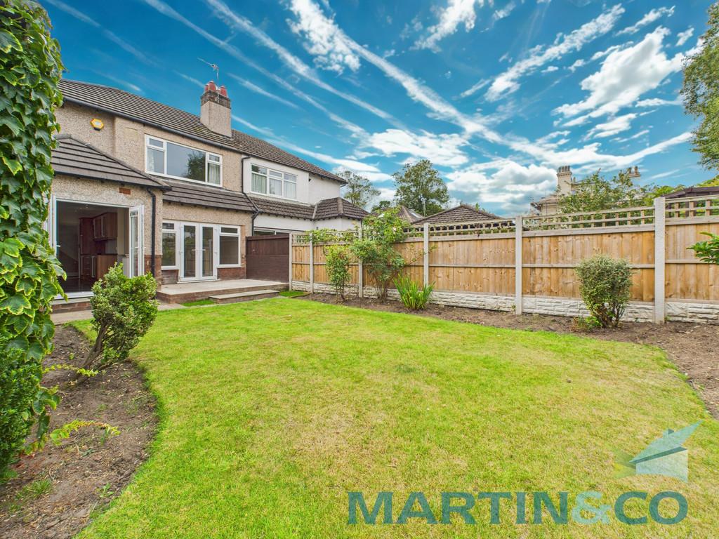 13. REAR GARDEN.b