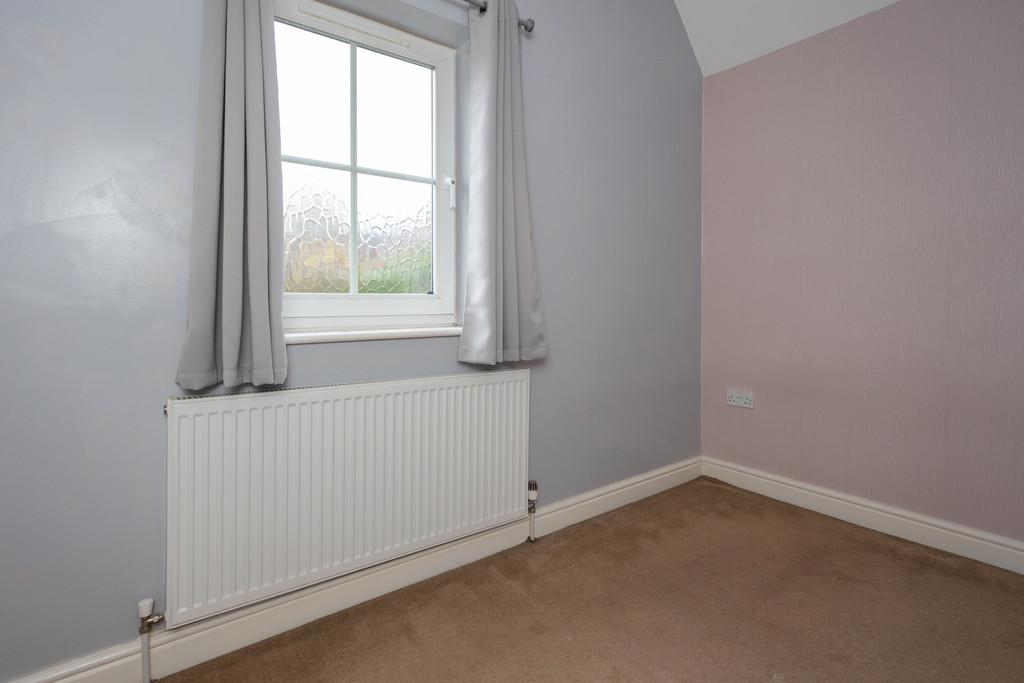 12 Nesfield Rd - 031