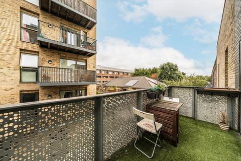 2 bedroom flat for sale, Atkins Square, London E8