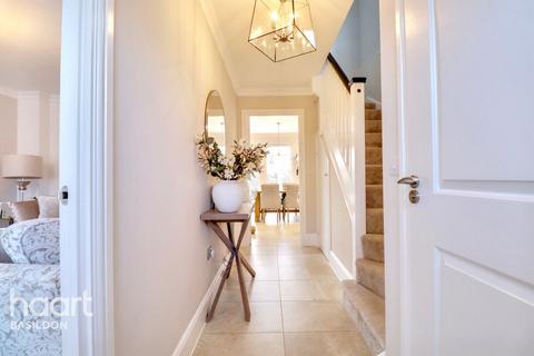 3 bedroom detached house for sale, Dixon Road, Basildon