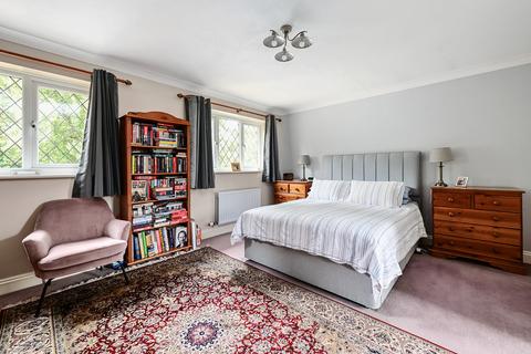 7 Reading Road, Blackwater, Camberley, GU17 0AX