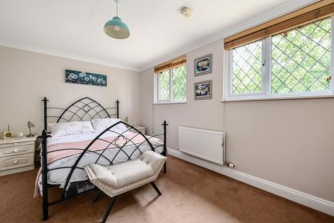 7 Reading Road, Blackwater, Camberley, GU17 0AX