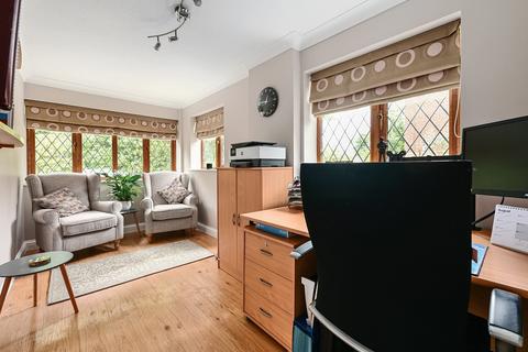 7 Reading Road, Blackwater, Camberley, GU17 0AX