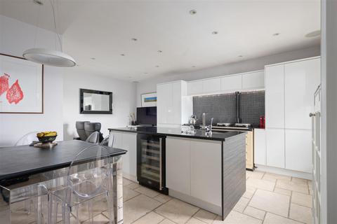 4 bedroom apartment for sale, King James Place, Perth