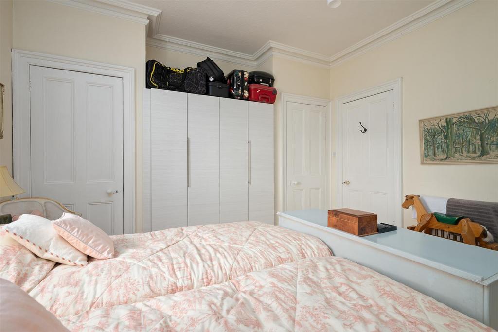 0032-1b King James Pl.JPG