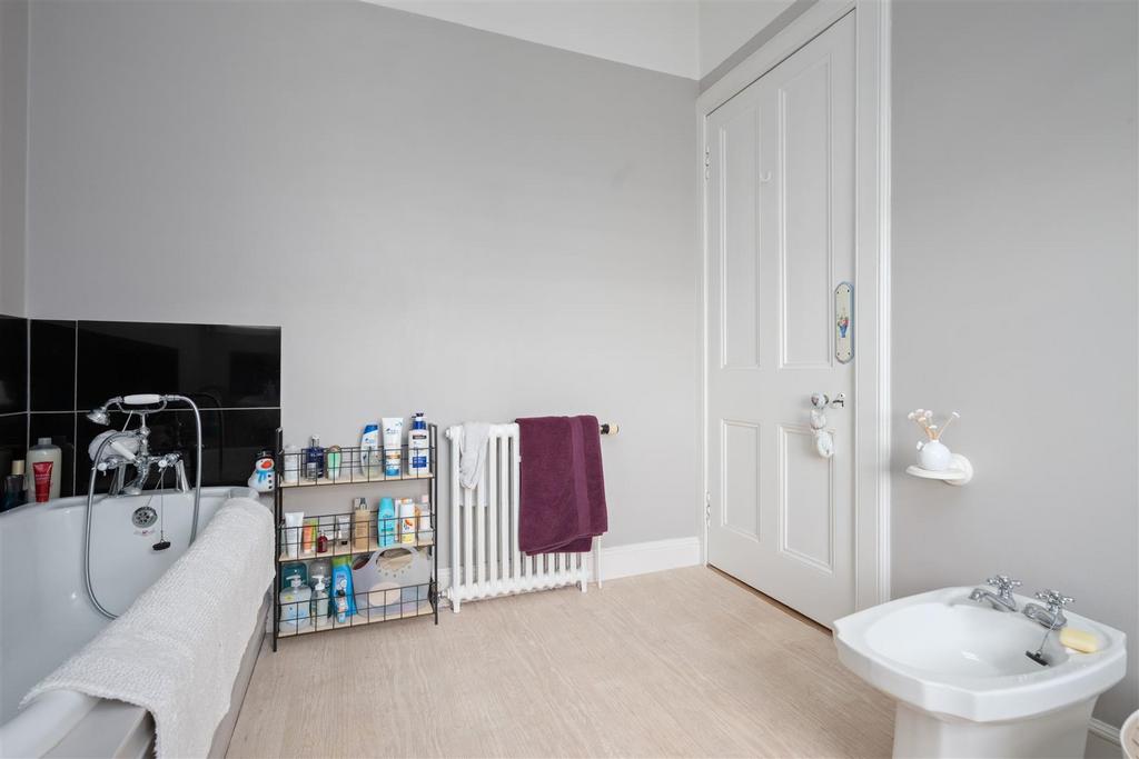 0040-1b King James Pl.JPG