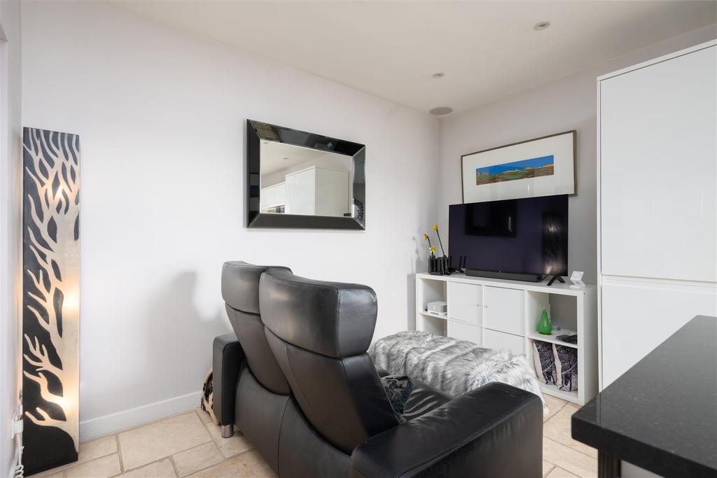 0022-1b King James Pl.JPG