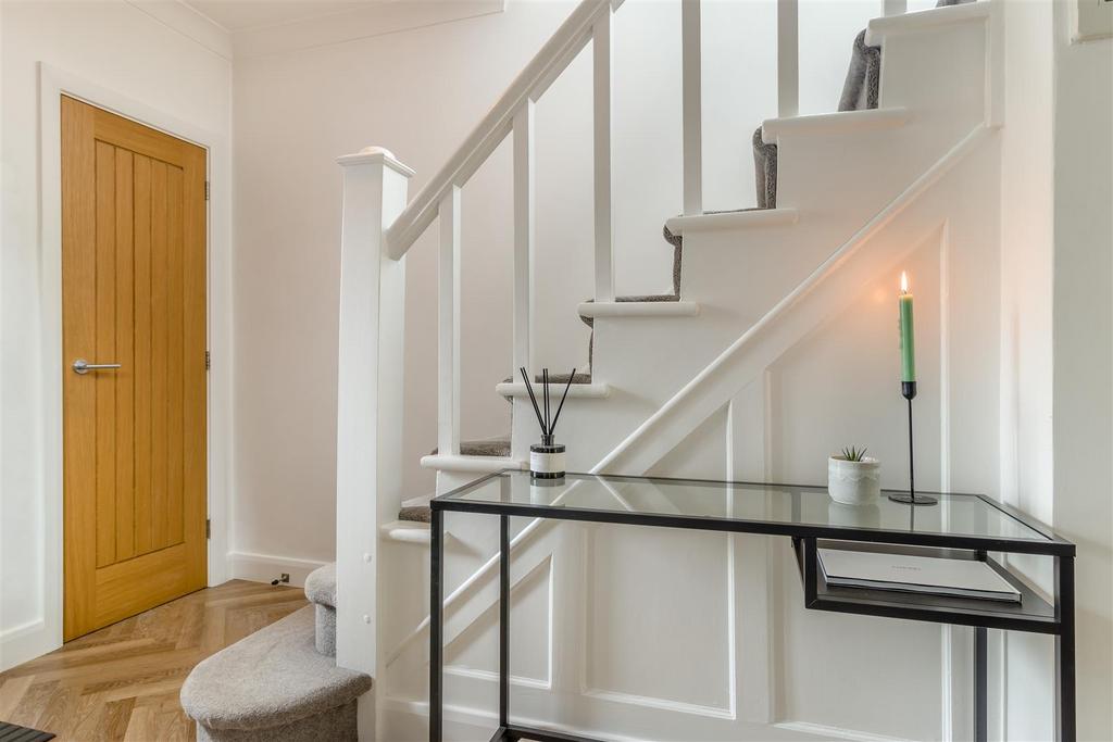 8609890-interior14.jpg