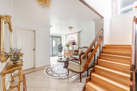 4 bedroom detached house for sale, Bowls Close, Stanmore, HA7