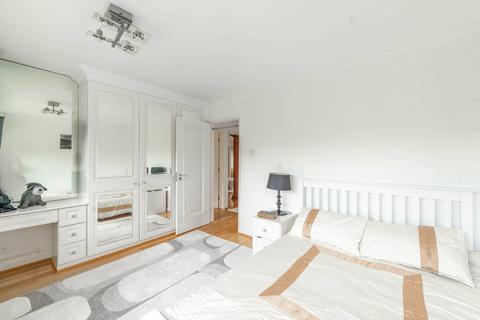 4 bedroom detached house for sale, Bowls Close, Stanmore, HA7