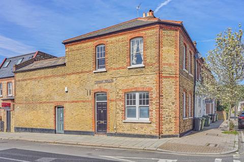 2 bedroom flat for sale, Thornbury Road, Brixton, London, SW2