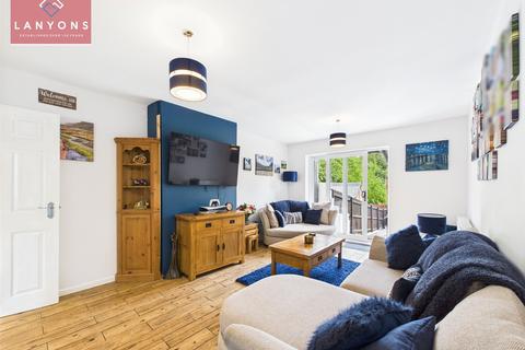 33 Concorde Drive, Tonyrefail, Porth, CF39 8NE
