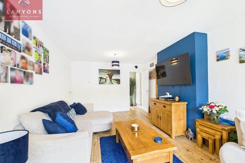 33 Concorde Drive, Tonyrefail, Porth, CF39 8NE