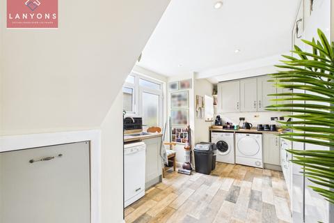 33 Concorde Drive, Tonyrefail, Porth, CF39 8NE