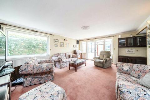 4 bedroom detached house for sale, Broad Lane, Hampton