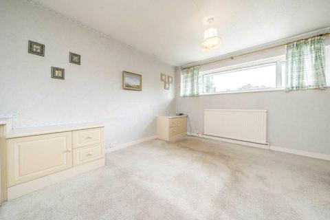 73 Broad Lane, Hampton, TW12 3AX