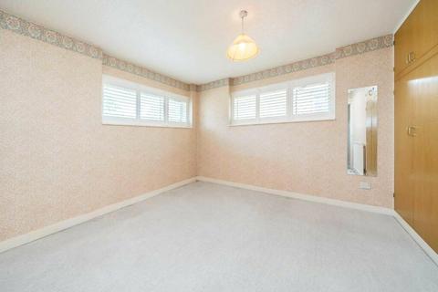 73 Broad Lane, Hampton, TW12 3AX