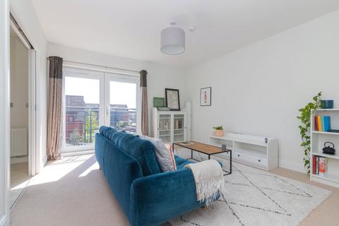 Flat 3/2, 43 Craigend Circus, Glasgow, G13 2TY