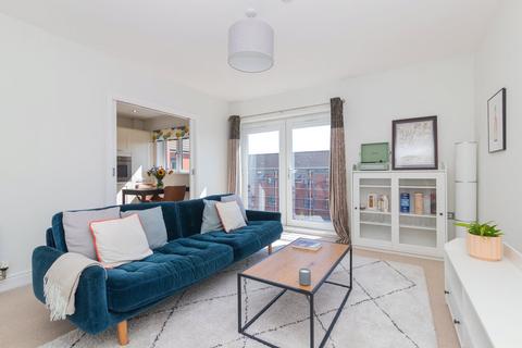 Flat 3/2, 43 Craigend Circus, Glasgow, G13 2TY
