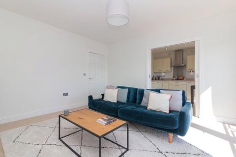Flat 3/2, 43 Craigend Circus, Glasgow, G13 2TY