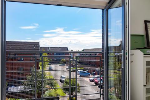Flat 3/2, 43 Craigend Circus, Glasgow, G13 2TY
