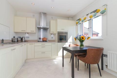 Flat 3/2, 43 Craigend Circus, Glasgow, G13 2TY