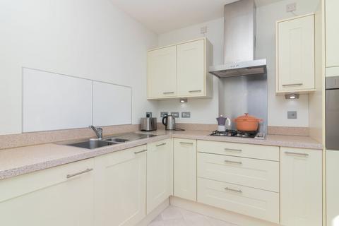 Flat 3/2, 43 Craigend Circus, Glasgow, G13 2TY