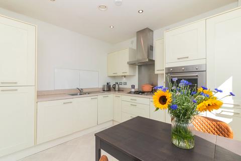 Flat 3/2, 43 Craigend Circus, Glasgow, G13 2TY