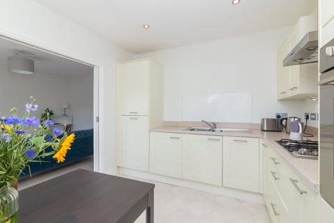 Flat 3/2, 43 Craigend Circus, Glasgow, G13 2TY