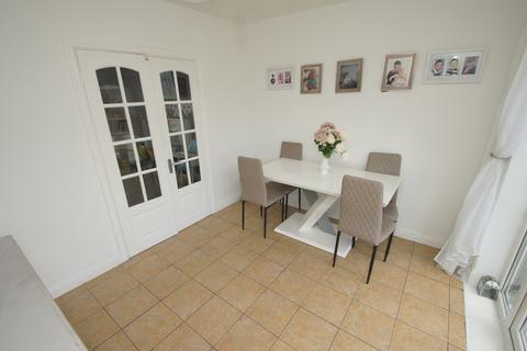 3 bedroom end of terrace house for sale, Arundel Court, Ellesmere Port, Cheshire. CH65